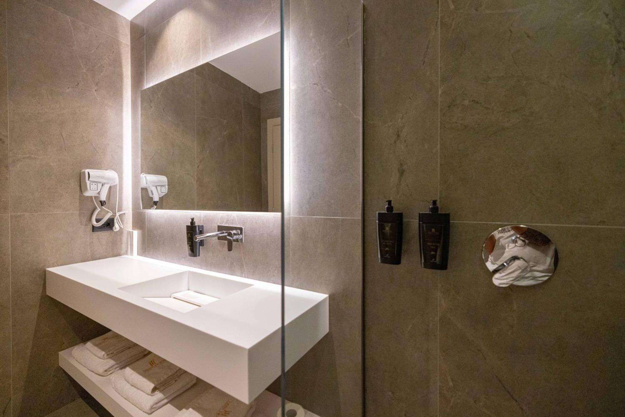 Tris3 Hotel